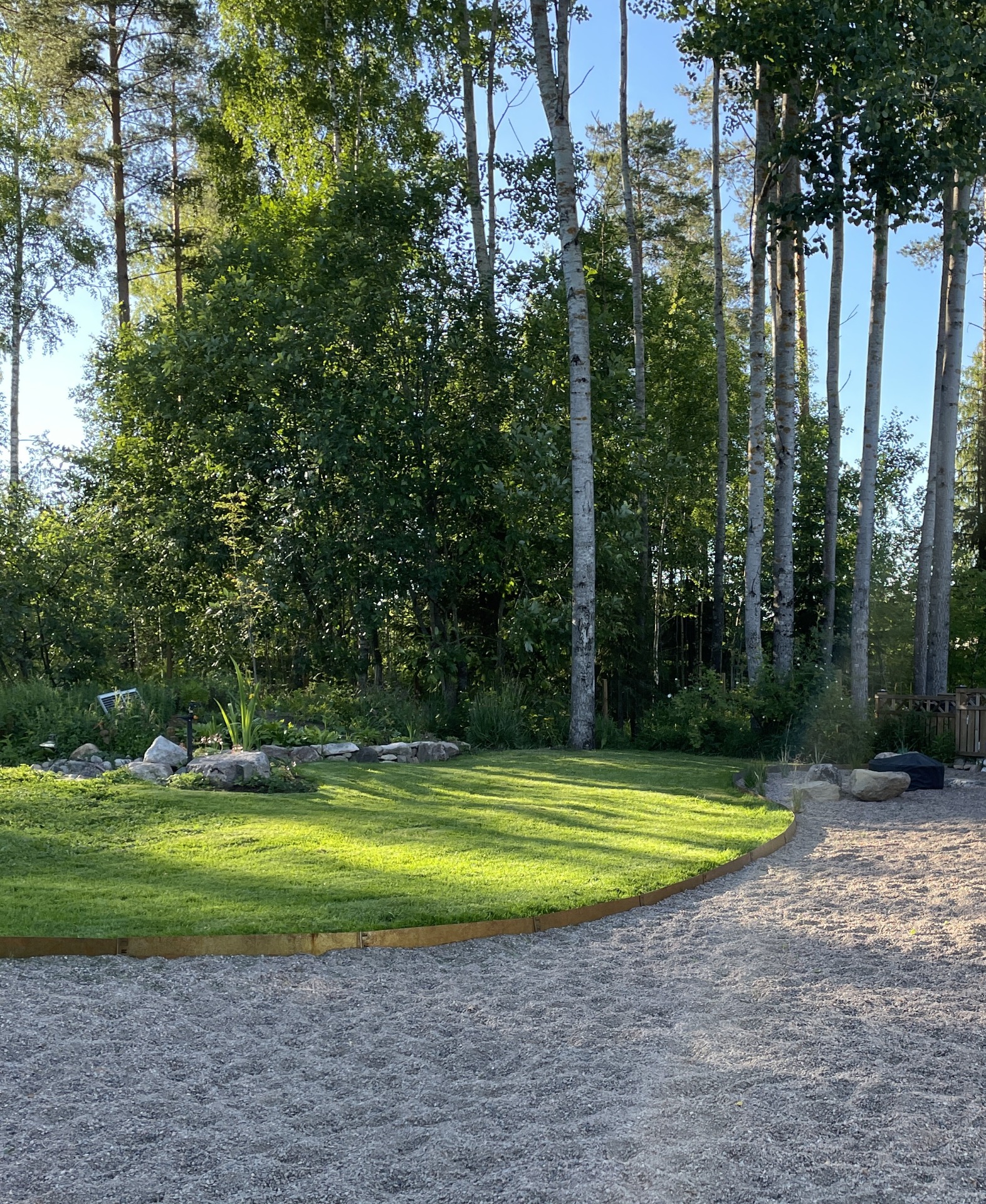 Siirtonurmikko toimii monessa paikassa hyvin.